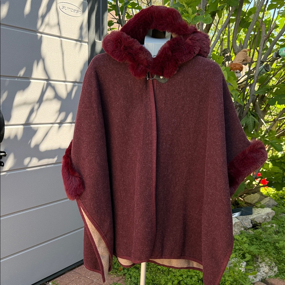 Elegant Burgundy Women's Sweater Cape
